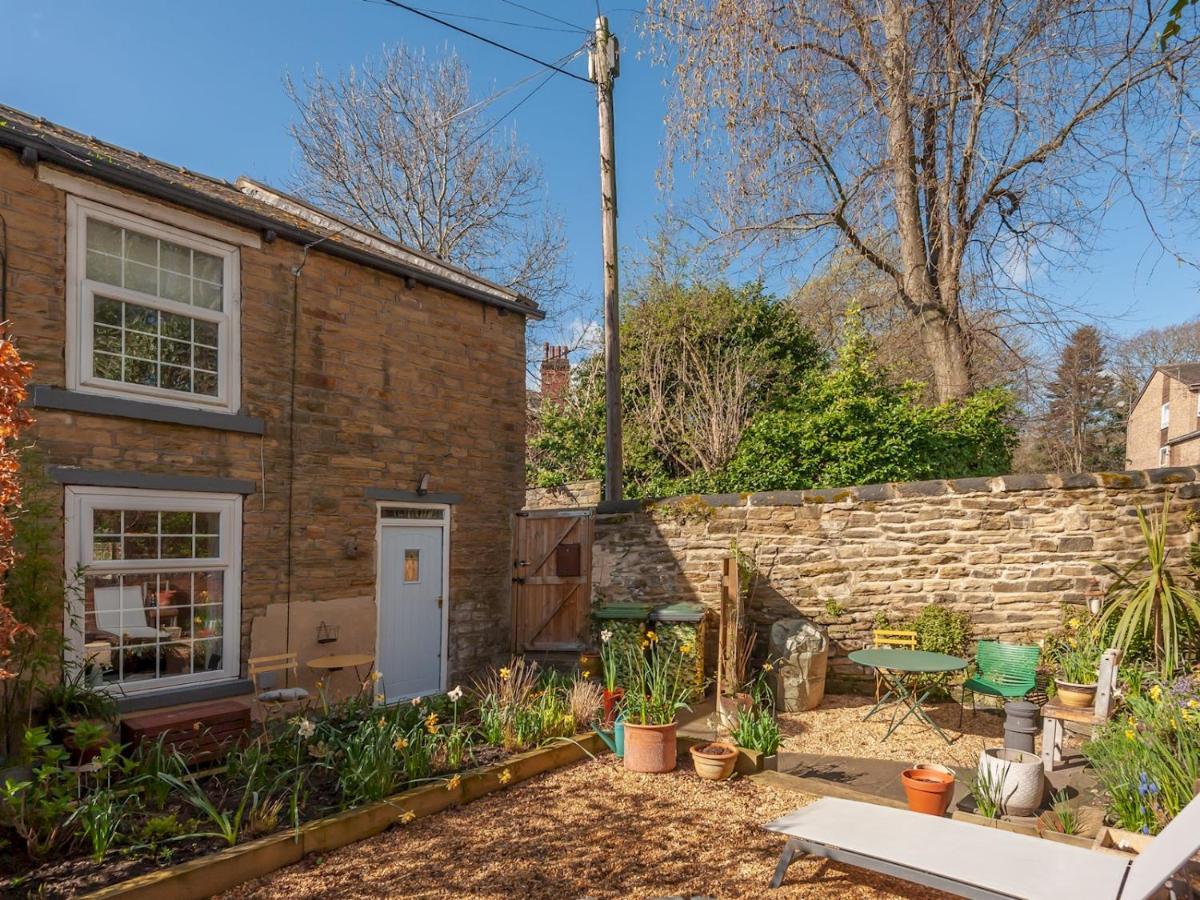 Pass The Keys Wonky Cottage With Amazing Garden Leeds  Exterior foto