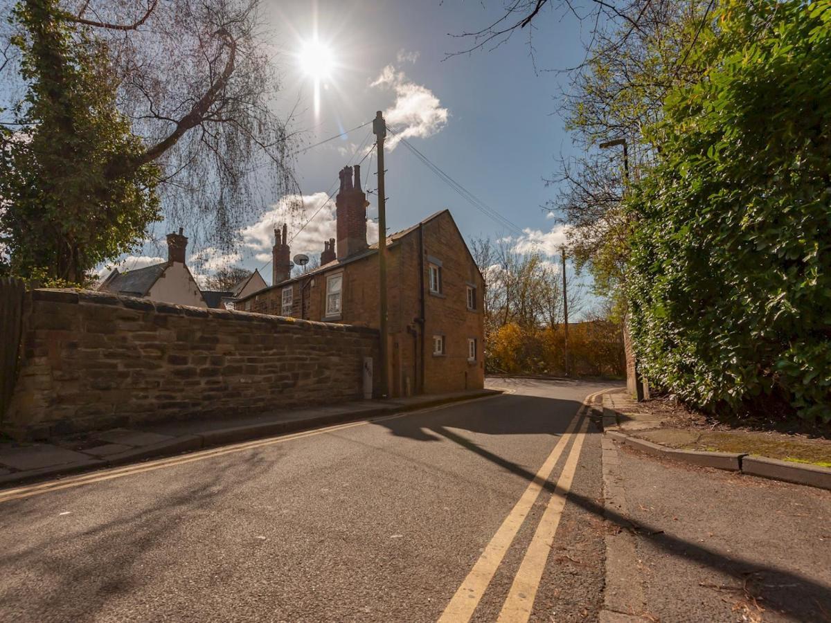 Pass The Keys Wonky Cottage With Amazing Garden Leeds  Exterior foto